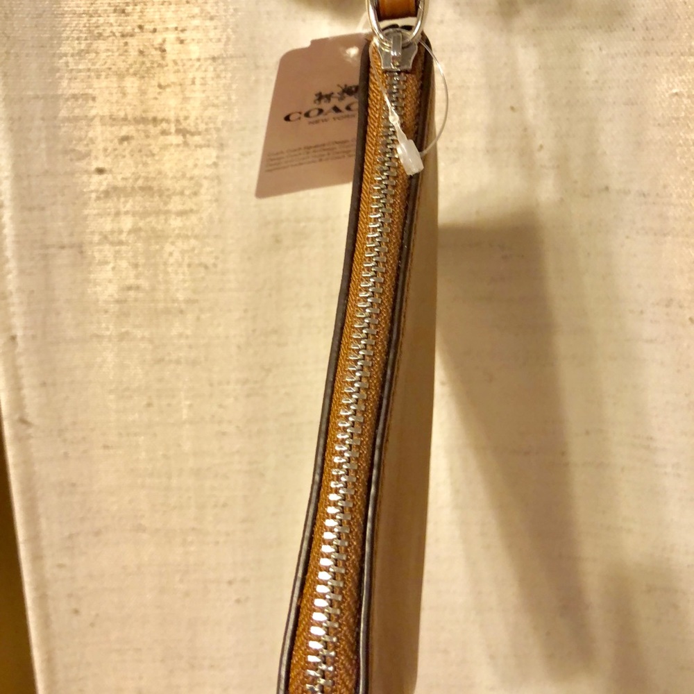 🆕Coach wristlet! Ultra Soft leather-Brand new🆕 - Picture 5 of 8